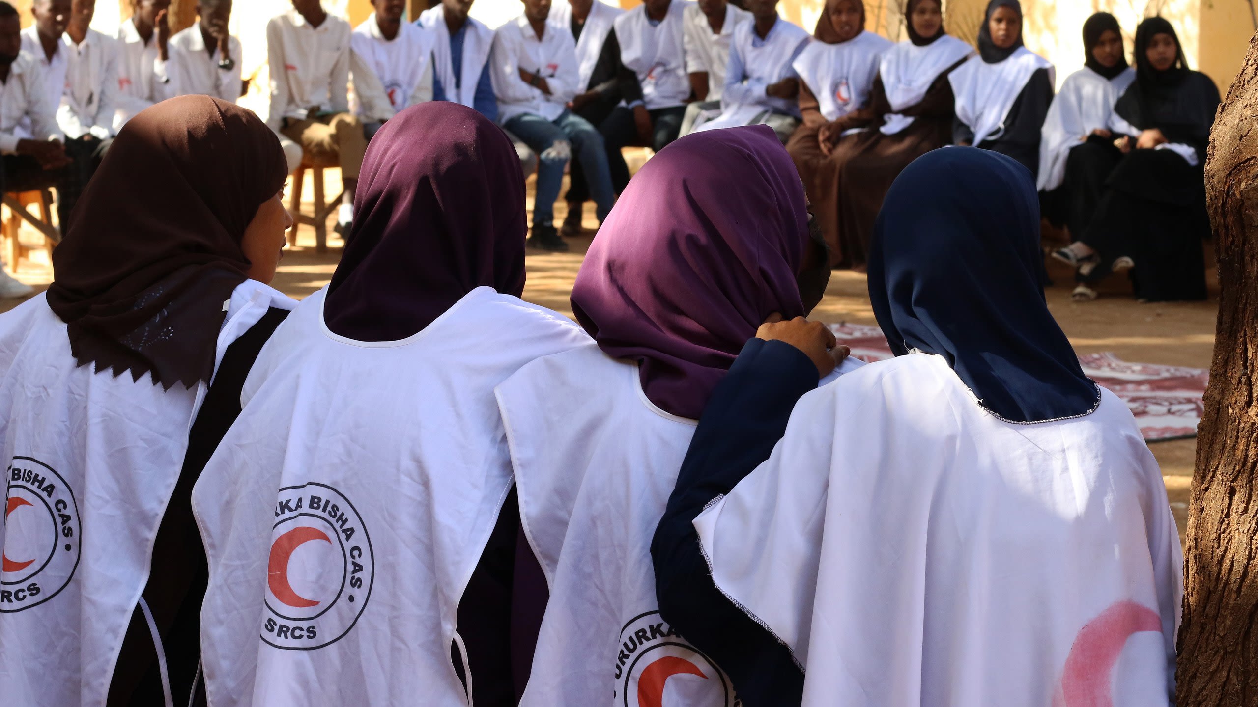 Somali Red Crescent Society volunteers at first aid training: the photo appears in the 2024 handbook on operations in fragile and conflict settings the Climate Centre jointly authored. (IFRC)
