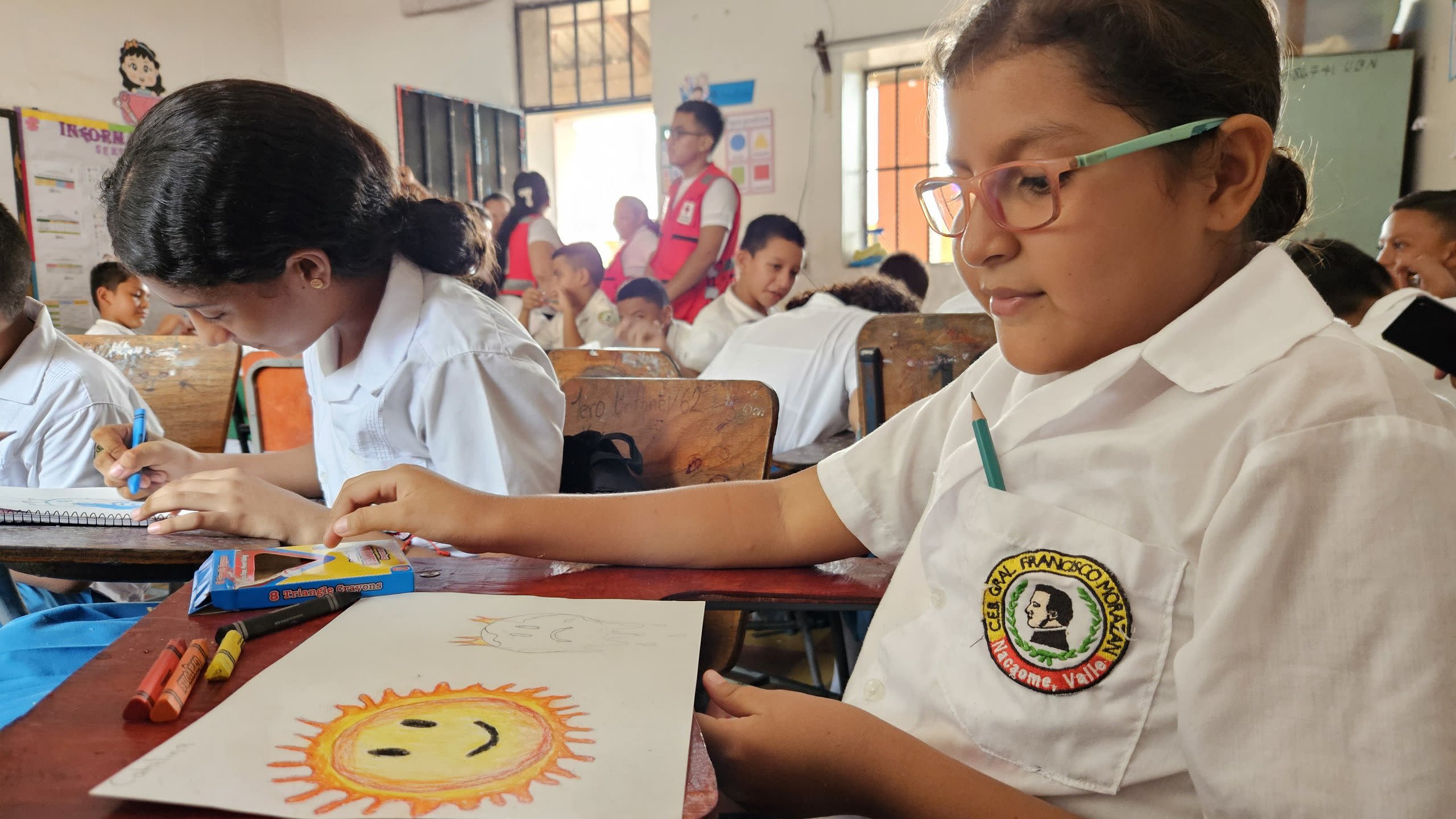 Schoolchildren in the Honduran town of Nacaome join art-centred activity for Heat Action Day on 2 June, organized by the Climate Centre and marked in scores of countries around the world. (Honduran Red Cross)
