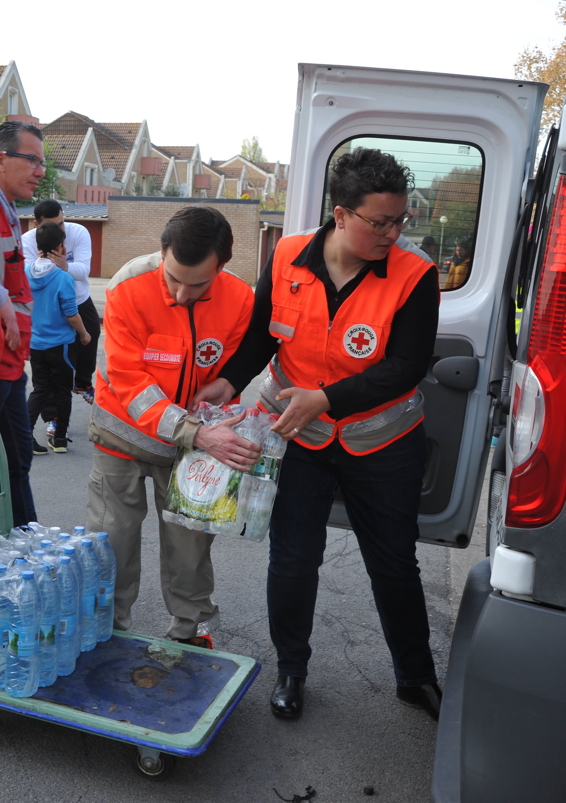 Summer 2019, French Red Cross volunteers distribute  drinking water to vulnerable people